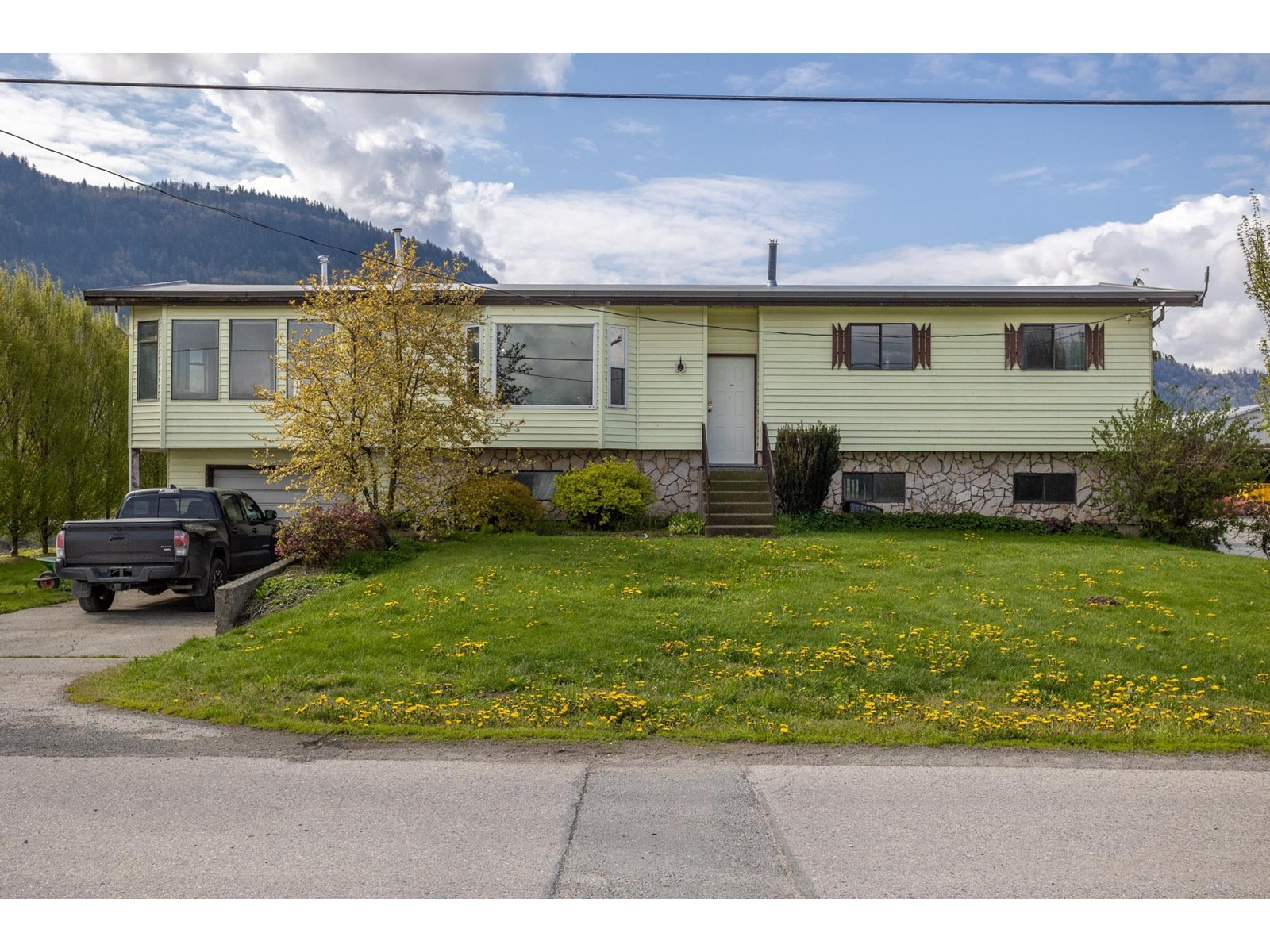 39464 Wells Line Road, Abbotsford, British Columbia  V3G 2A3 - Photo 2 - R2835095