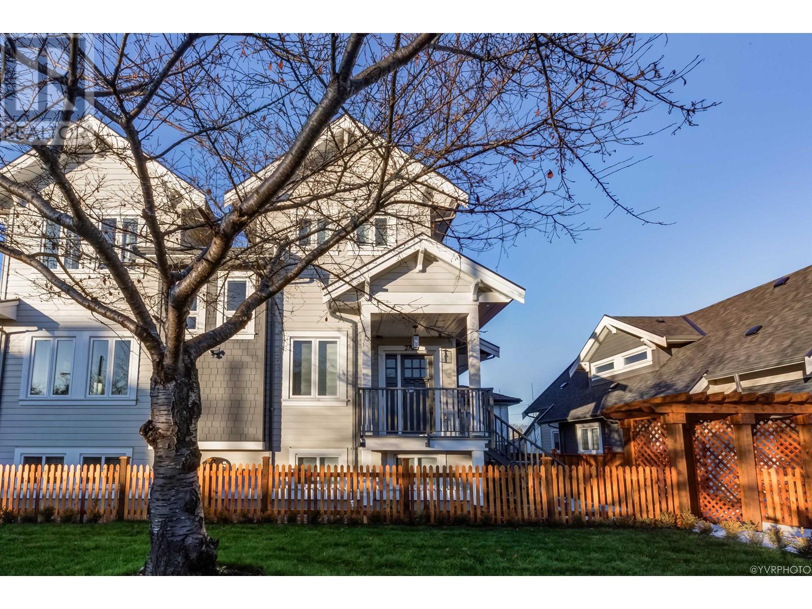2705 E 40th Avenue, Vancouver, British Columbia  V5R 3M8 - Photo 2 - R2835571