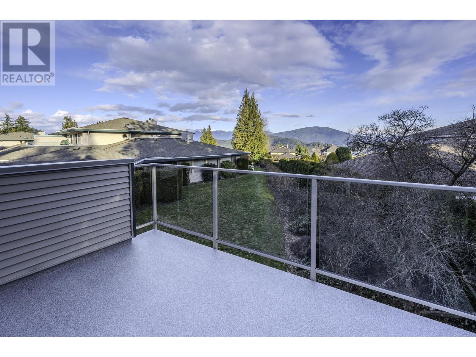 37 555 Eaglecrest Drive, Gibsons, British Columbia  V0N 1V8 - Photo 1 - R2824426