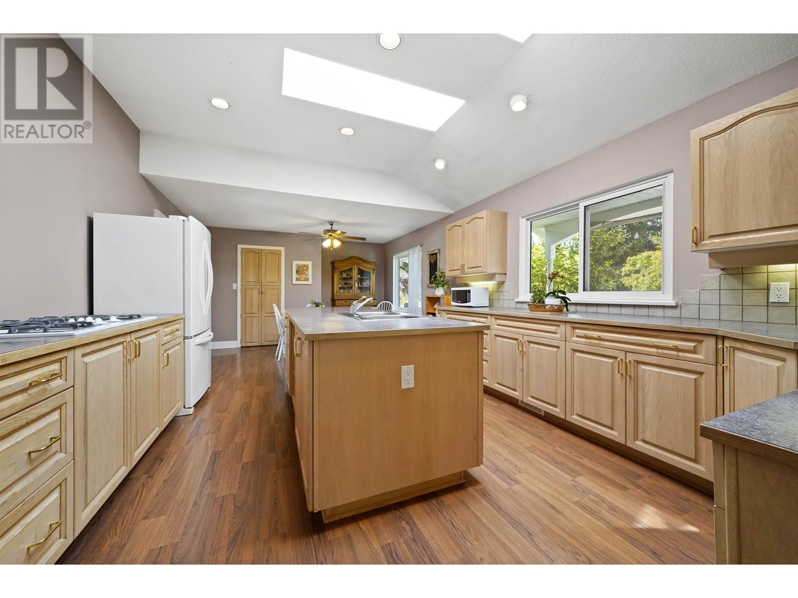 12768 Blackstock Street, Maple Ridge, British Columbia  V2X 4P5 - Photo 12 - R2785358