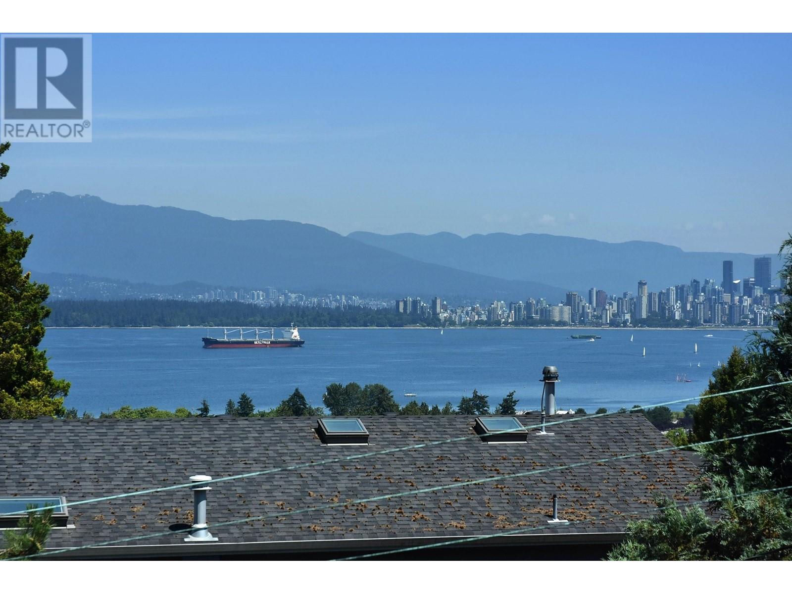 Listing Picture 20 of 20 : 4635 DRUMMOND DRIVE, Vancouver / 溫哥華 - 魯藝地產 Yvonne Lu Group - MLS Medallion Club Member