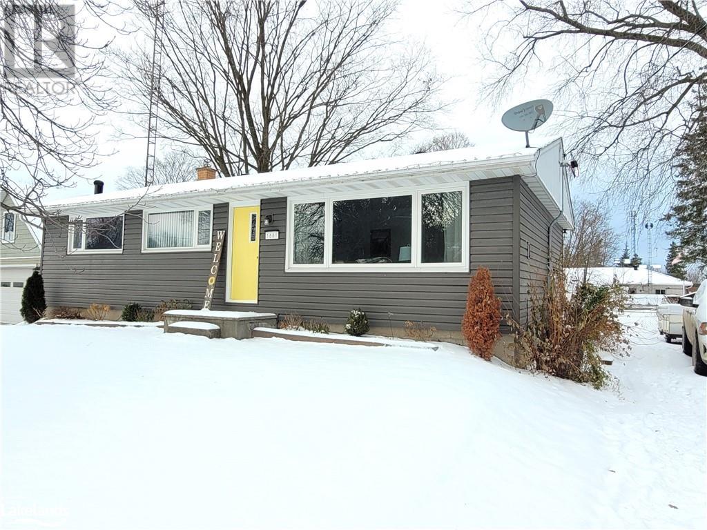 1661 Johnston Road, Springwater, Ontario L9X 2B2 (26327170