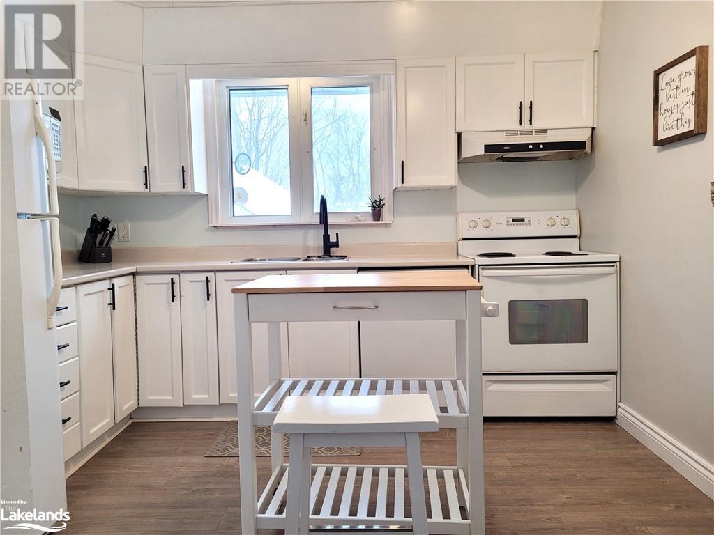 1661 Johnston Road, Springwater, Ontario L9X 2B2 (26327170