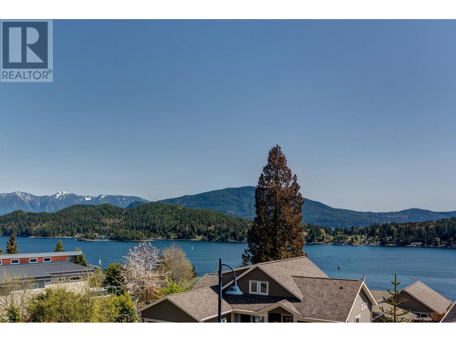 502 Spyglass Place, Gibsons, British Columbia  V0N 1V0 - Photo 9 - R2773509