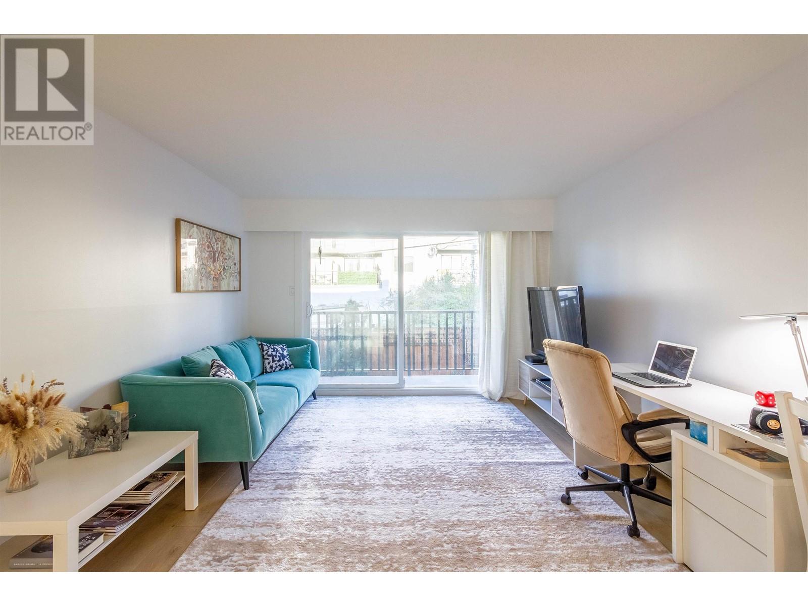 210 270 W 1st Street, North Vancouver, British Columbia  V7M 1B4 - Photo 2 - R2835545