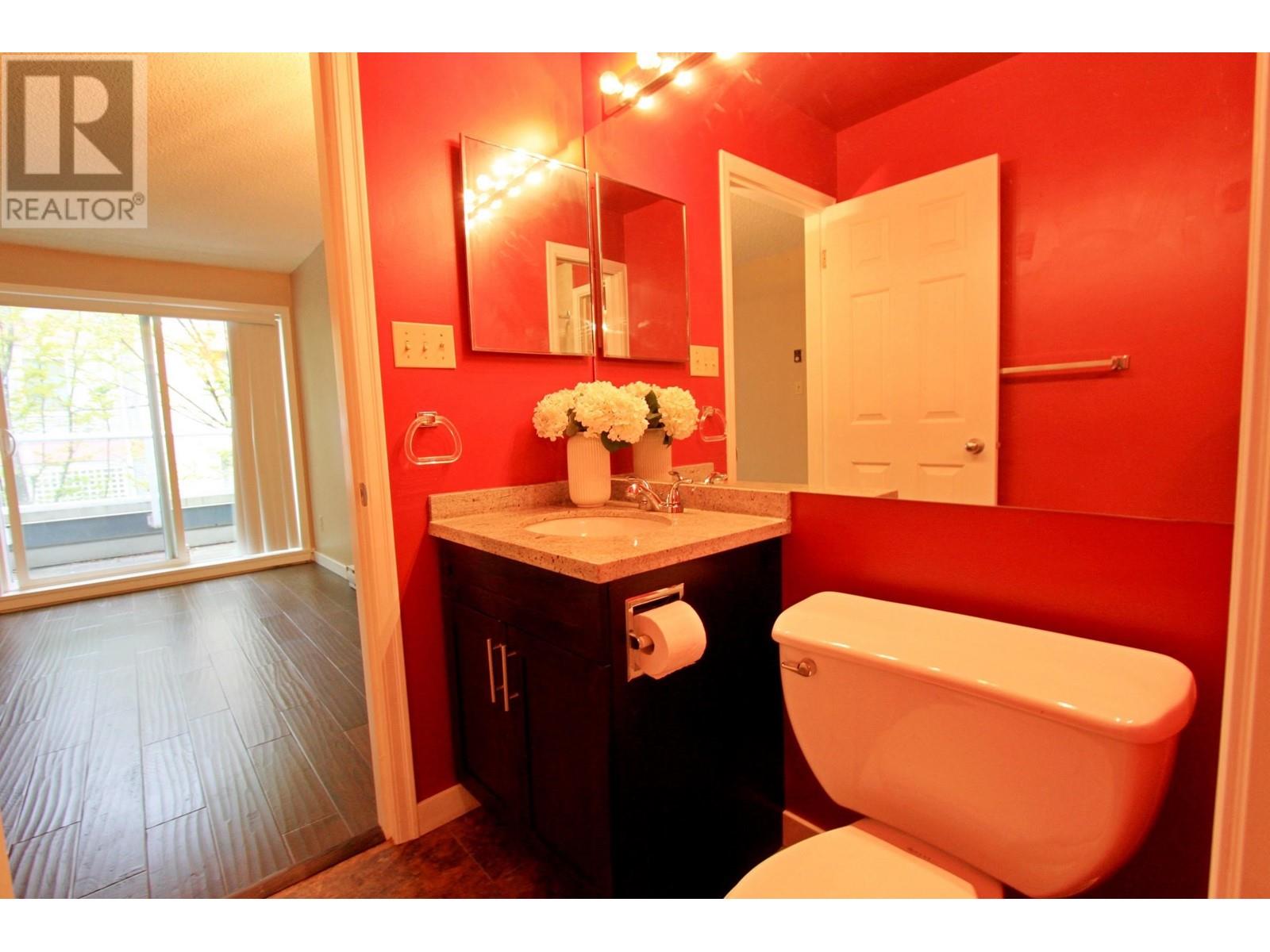 Listing Picture 12 of 14 : 102 5025 SANDERS STREET, Burnaby / 本拿比 - 魯藝地產 Yvonne Lu Group - MLS Medallion Club Member