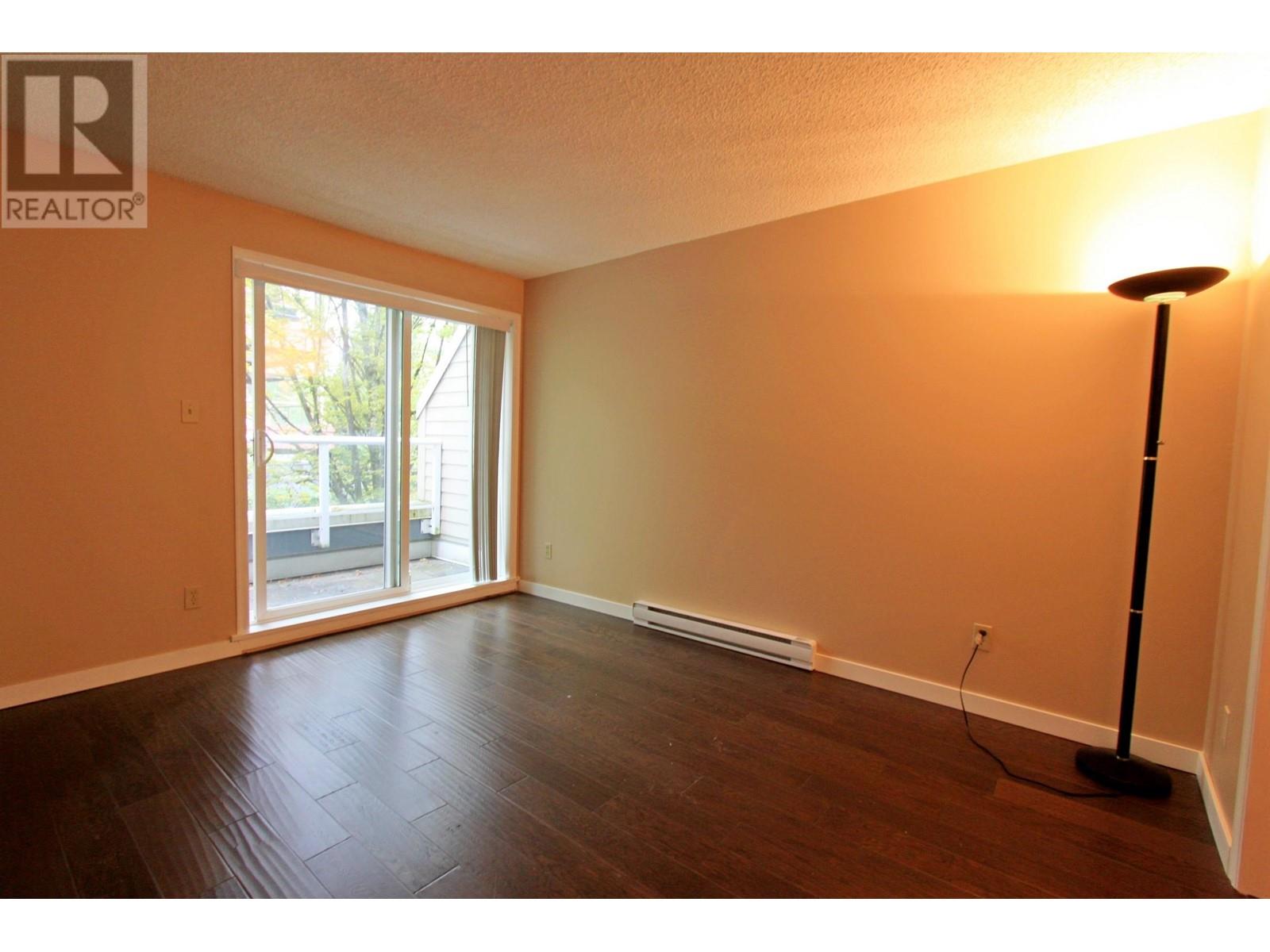 Listing Picture 9 of 14 : 102 5025 SANDERS STREET, Burnaby / 本拿比 - 魯藝地產 Yvonne Lu Group - MLS Medallion Club Member