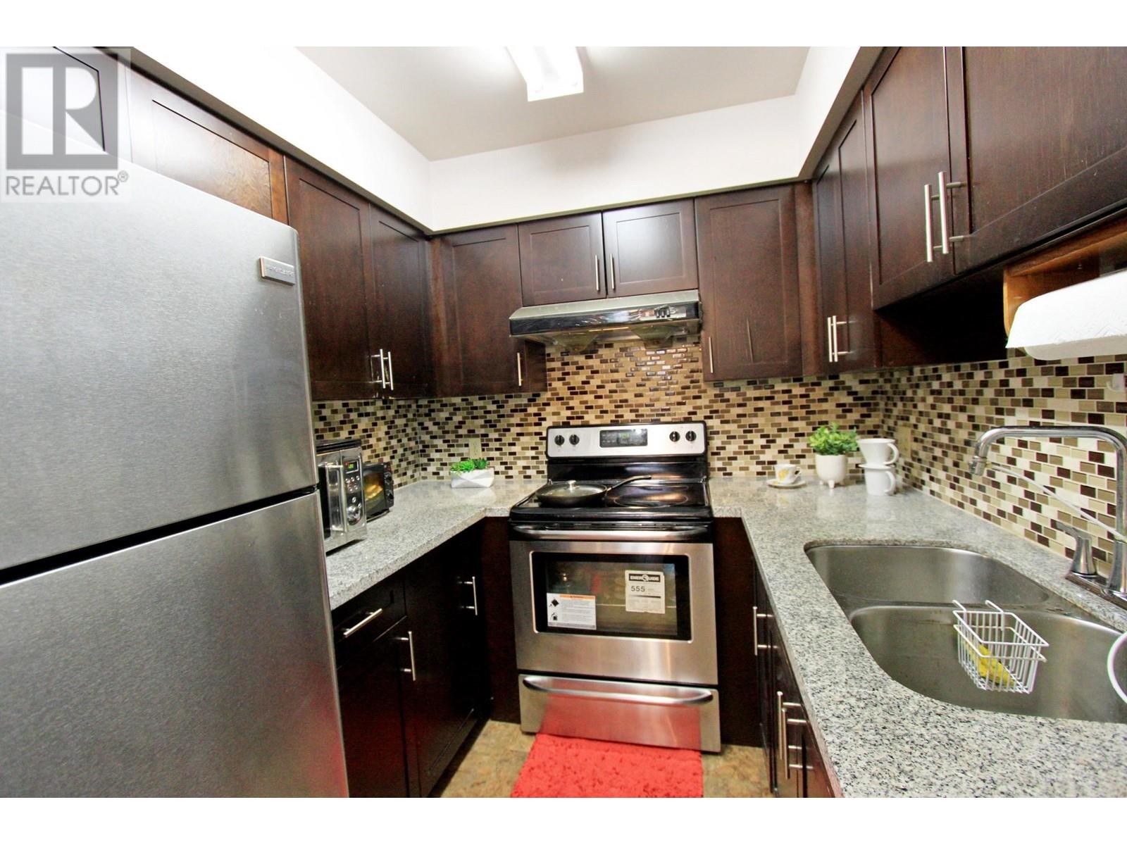 Listing Picture 4 of 14 : 102 5025 SANDERS STREET, Burnaby / 本拿比 - 魯藝地產 Yvonne Lu Group - MLS Medallion Club Member