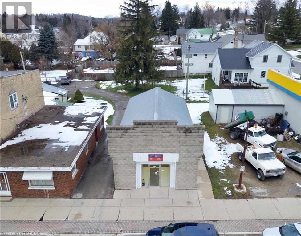 557 Campbell Street, Lucknow, Ontario N0G 2H0 (26334281) Team Lisk