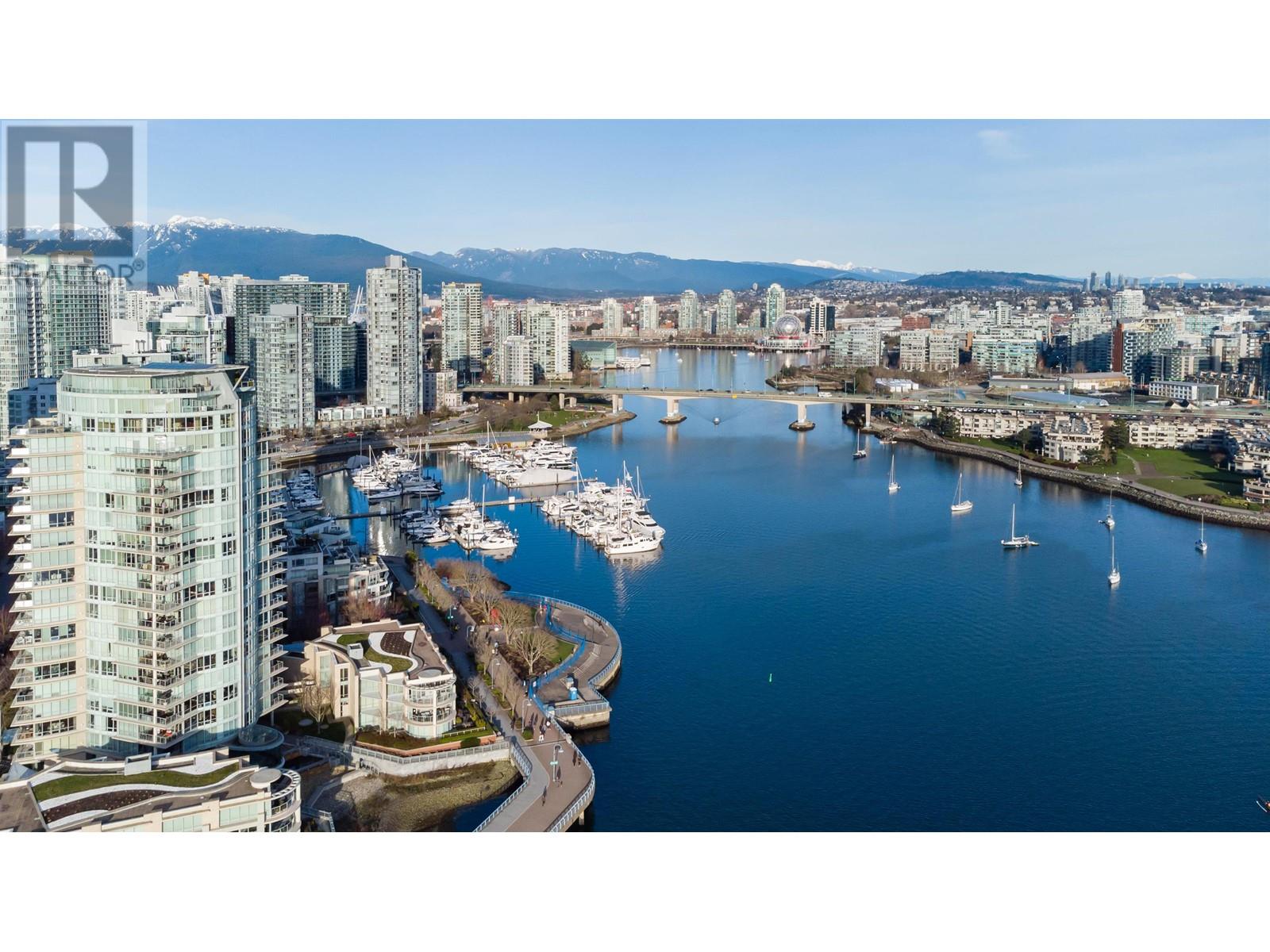 3903 1033 Marinaside Crescent, Vancouver, British Columbia  V6Z 3A3 - Photo 2 - R2836506