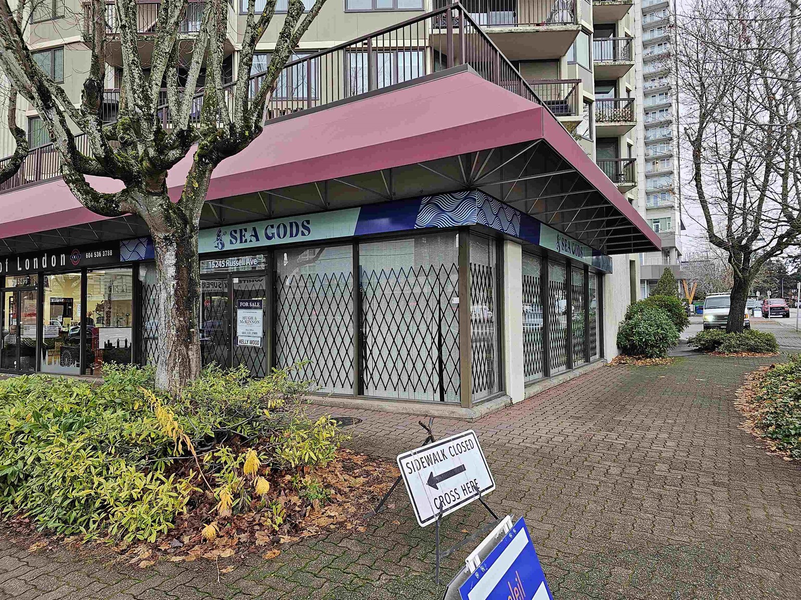 Listing Picture 3 of 14 : 15245 RUSSELL AVENUE, White Rock - 魯藝地產 Yvonne Lu Group - MLS Medallion Club Member