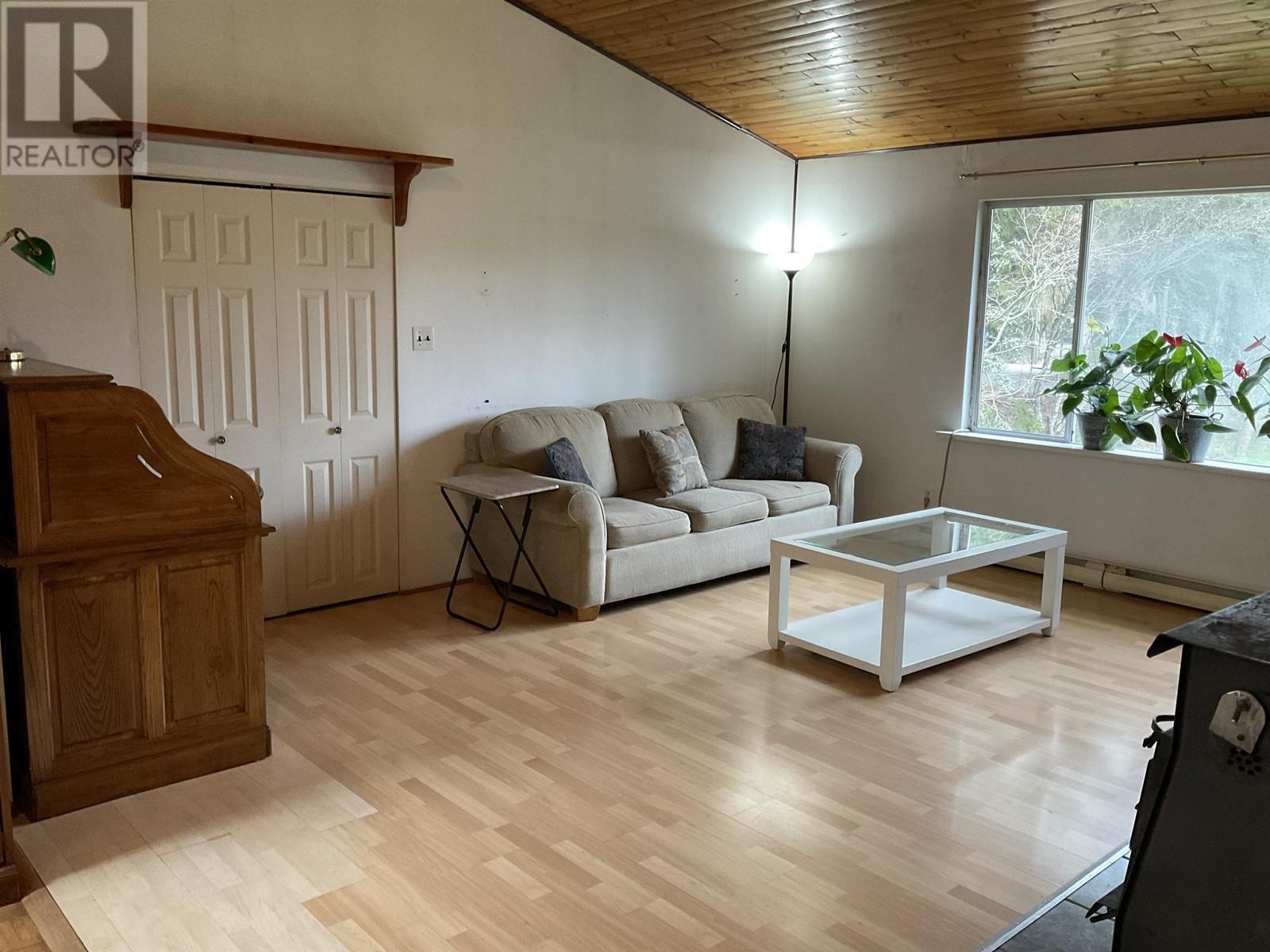 1186 North Road, Gibsons, British Columbia  V0N 1V1 - Photo 11 - R2835420