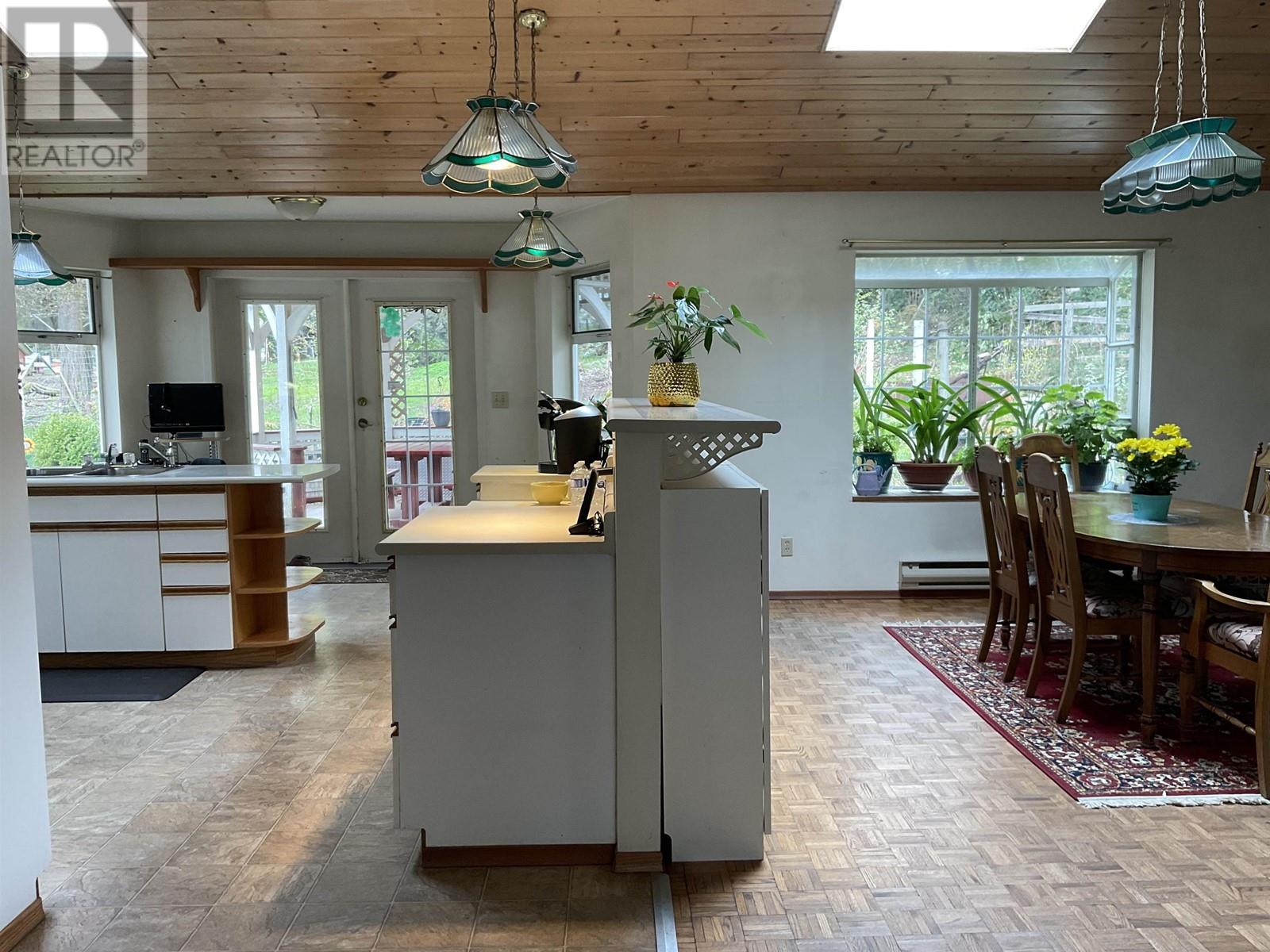 1186 North Road, Gibsons, British Columbia  V0N 1V1 - Photo 5 - R2835420