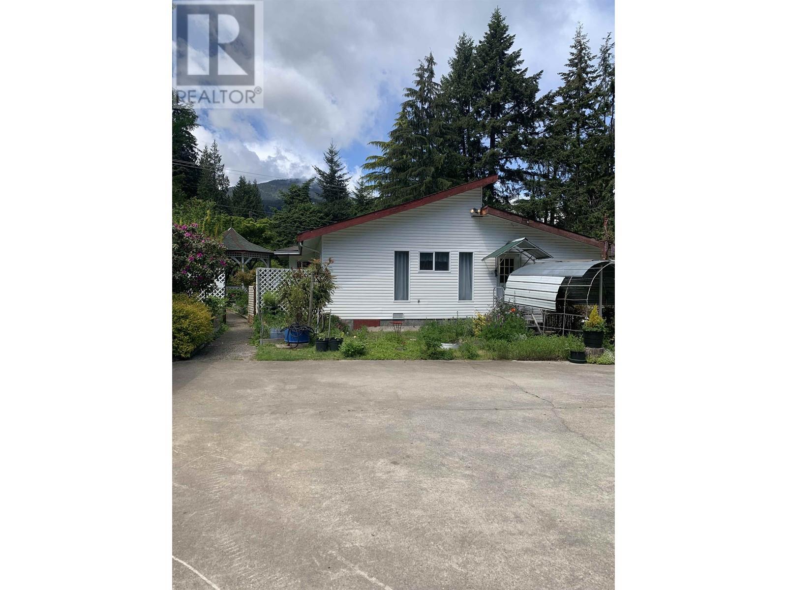1186 North Road, Gibsons, British Columbia  V0N 1V1 - Photo 19 - R2835420