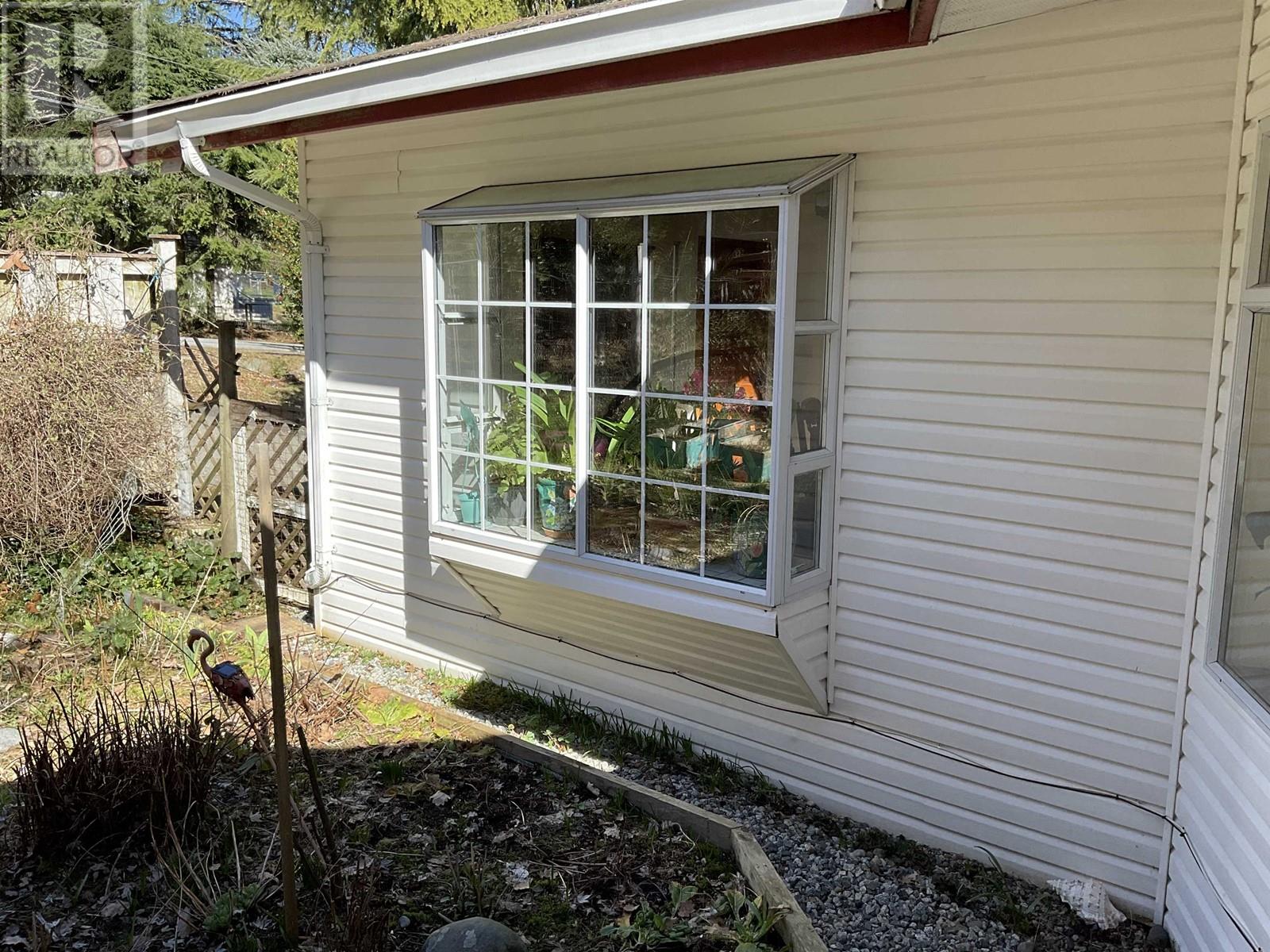1186 North Road, Gibsons, British Columbia  V0N 1V1 - Photo 3 - R2835420