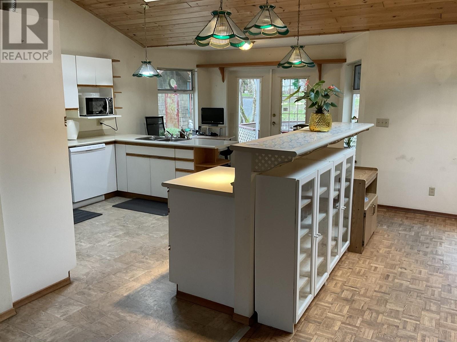 1186 North Road, Gibsons, British Columbia  V0N 1V1 - Photo 8 - R2835420
