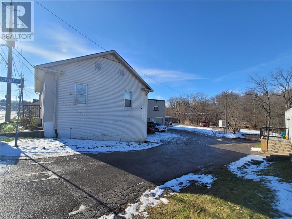 609 Lanster Street W, Kitchener, Ontario  N2K 1M5 - Photo 2 - 40513826