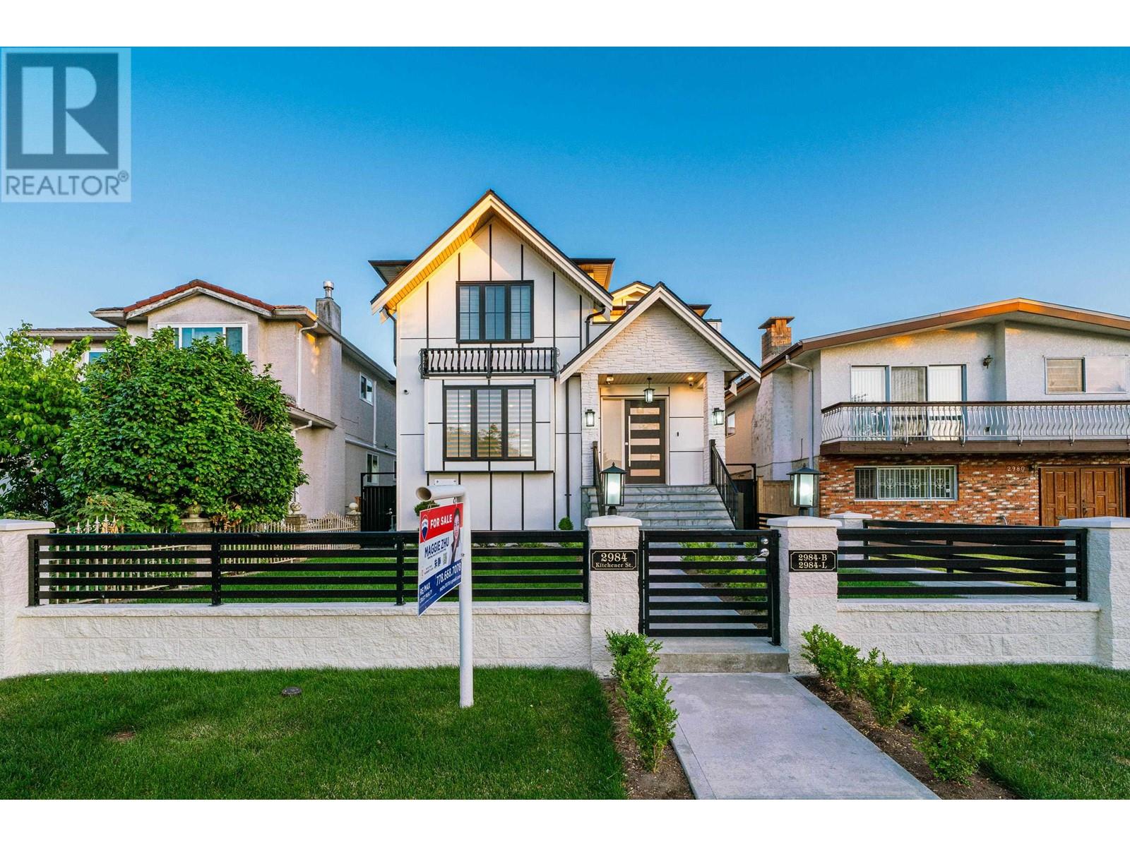 2984 Kitchener Street, Vancouver, British Columbia V5K 3E5 (26343093