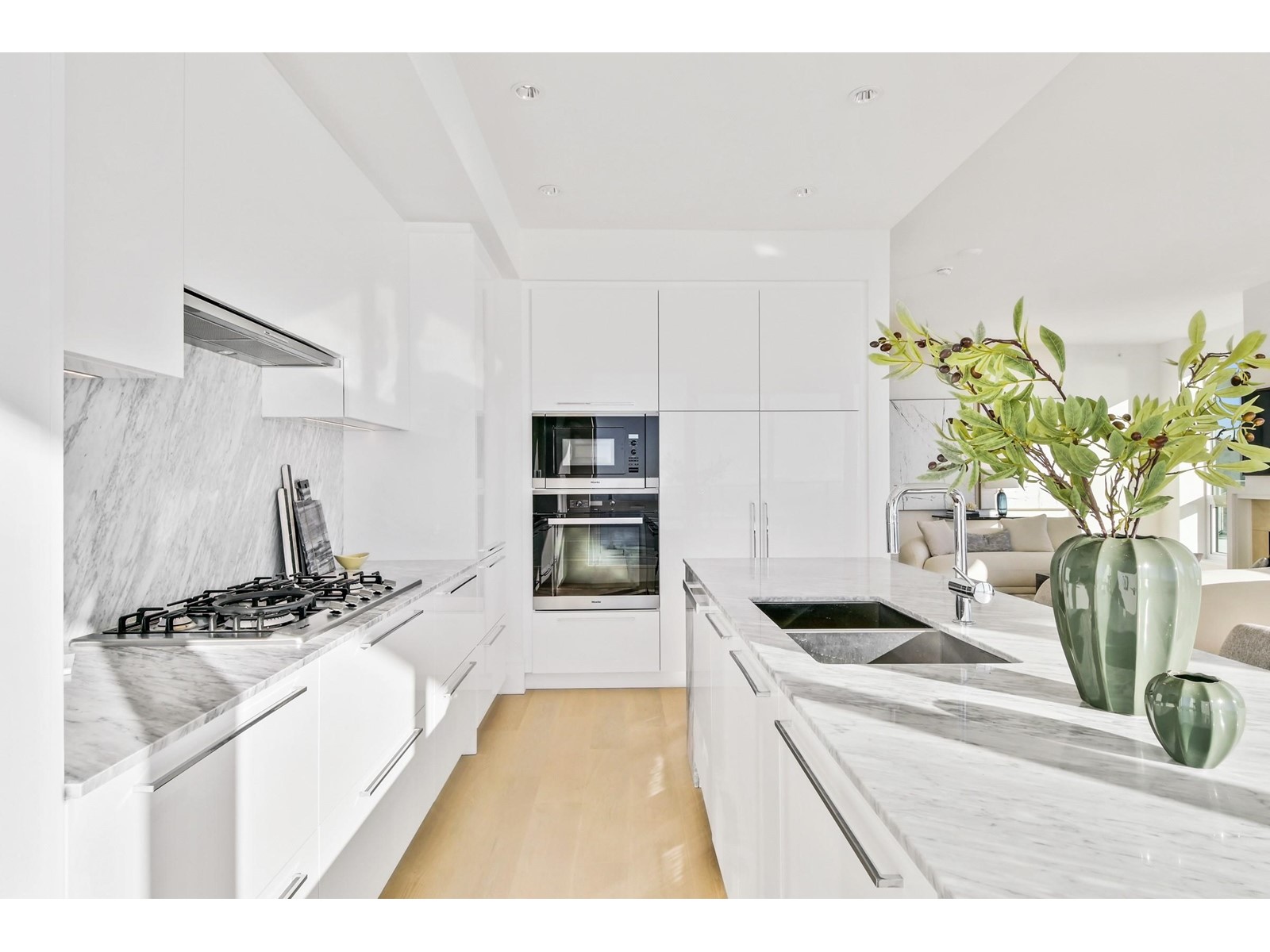 Listing Picture 11 of 33 : 2302 1501 FOSTER STREET, White Rock - 魯藝地產 Yvonne Lu Group - MLS Medallion Club Member
