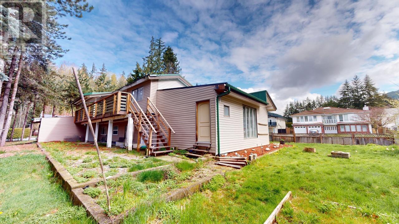 1980 Spruce Drive, Squamish, British Columbia  V8B 0W7 - Photo 4 - R2836767