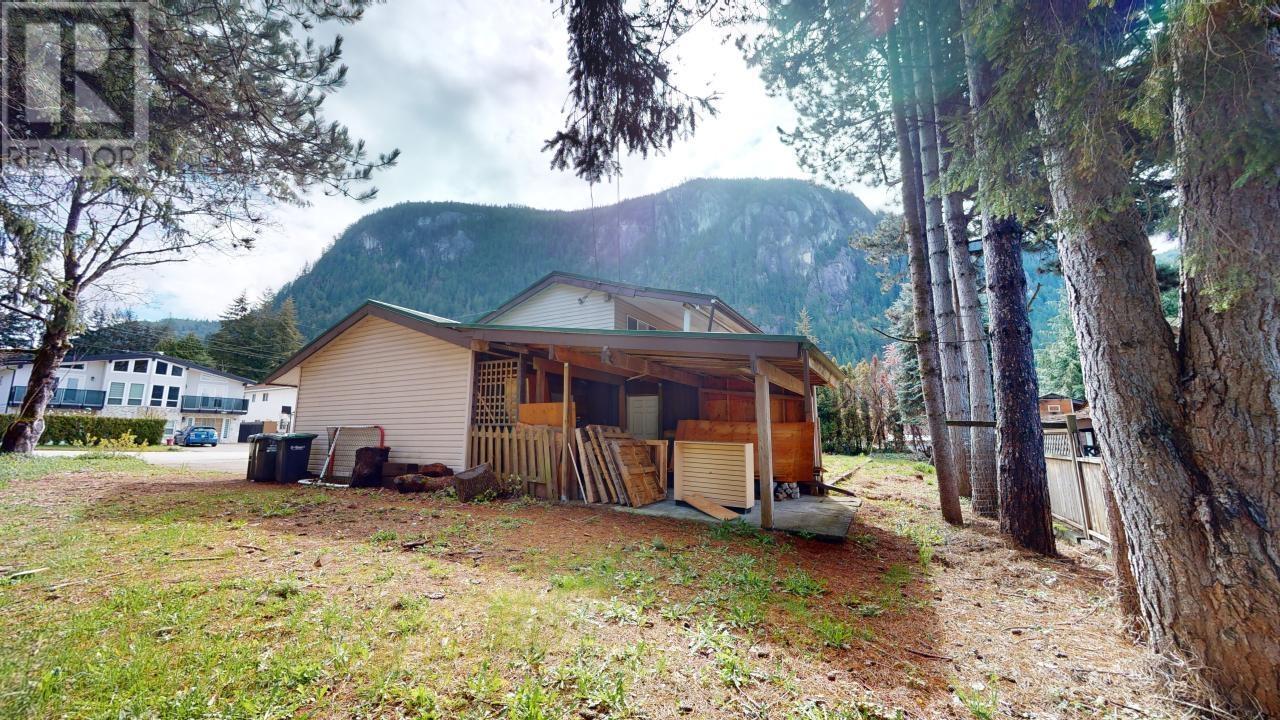 1980 Spruce Drive, Squamish, British Columbia  V8B 0W7 - Photo 6 - R2836767