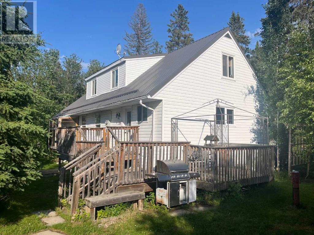 <h3>$379,000</h3><p>716 Elm Bay, Brightsand Lake, Saskatchewan</p>