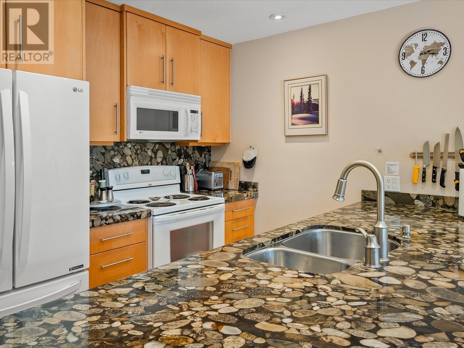 14 2014 London Lane, Whistler, British Columbia  V8E 0B6 - Photo 10 - R2837059