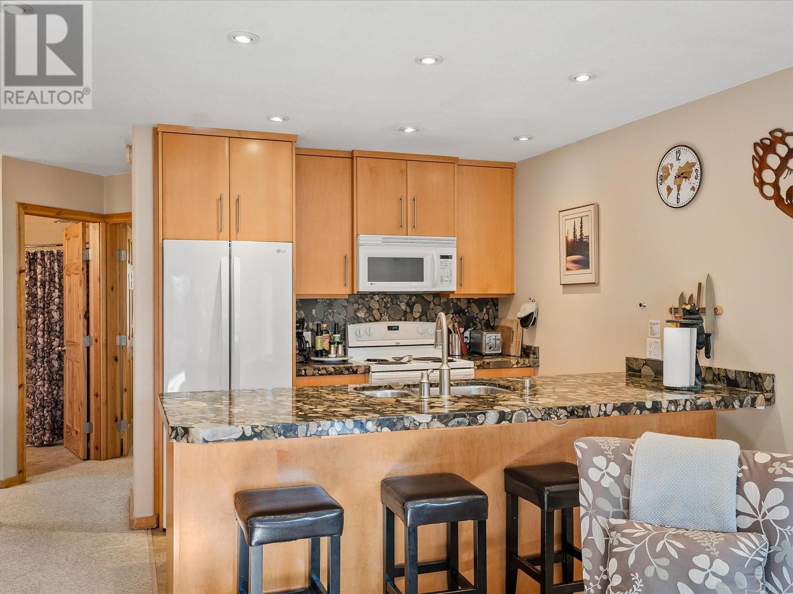 14 2014 London Lane, Whistler, British Columbia  V8E 0B6 - Photo 11 - R2837059