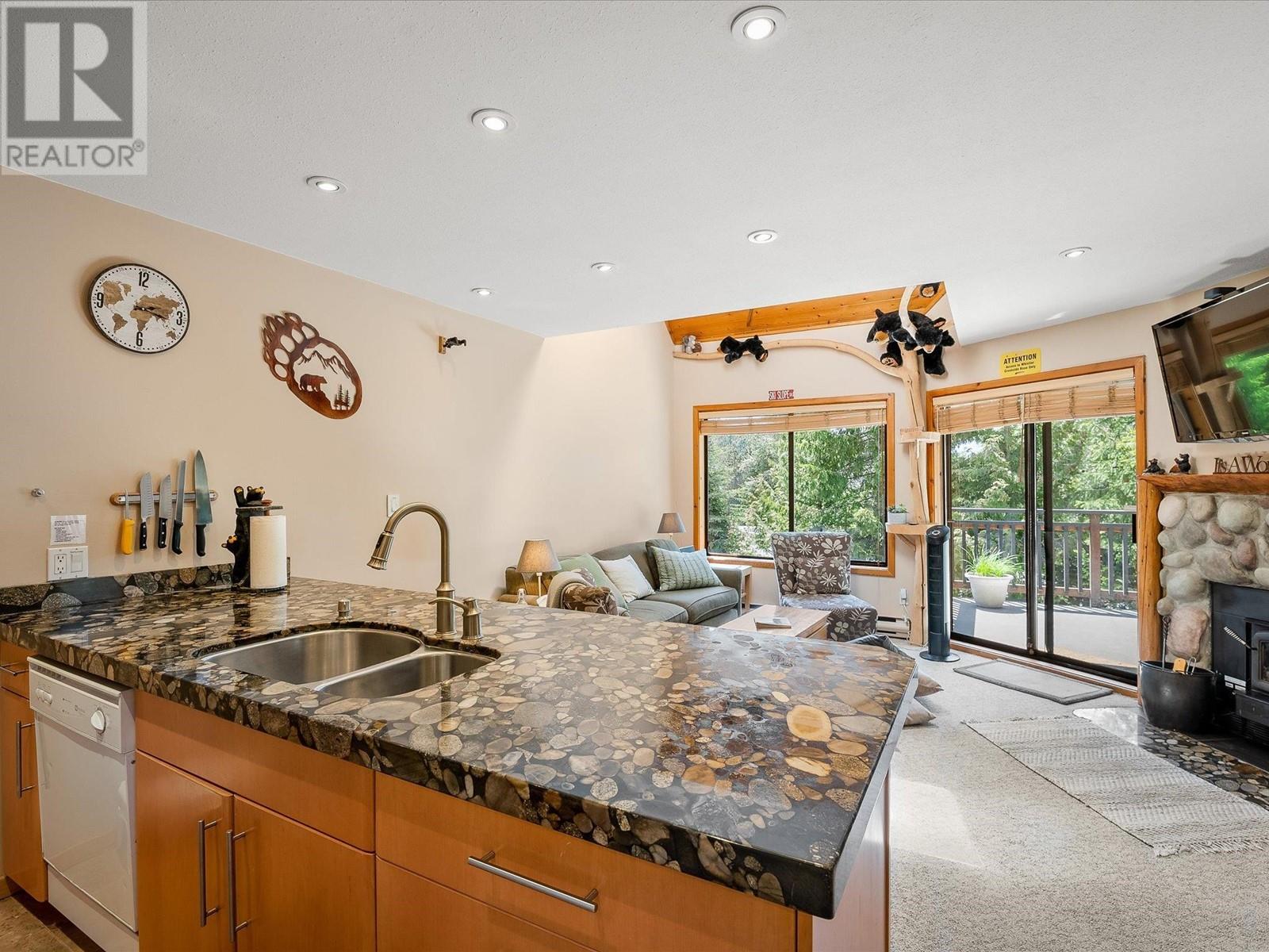 14 2014 London Lane, Whistler, British Columbia  V8E 0B6 - Photo 12 - R2837059