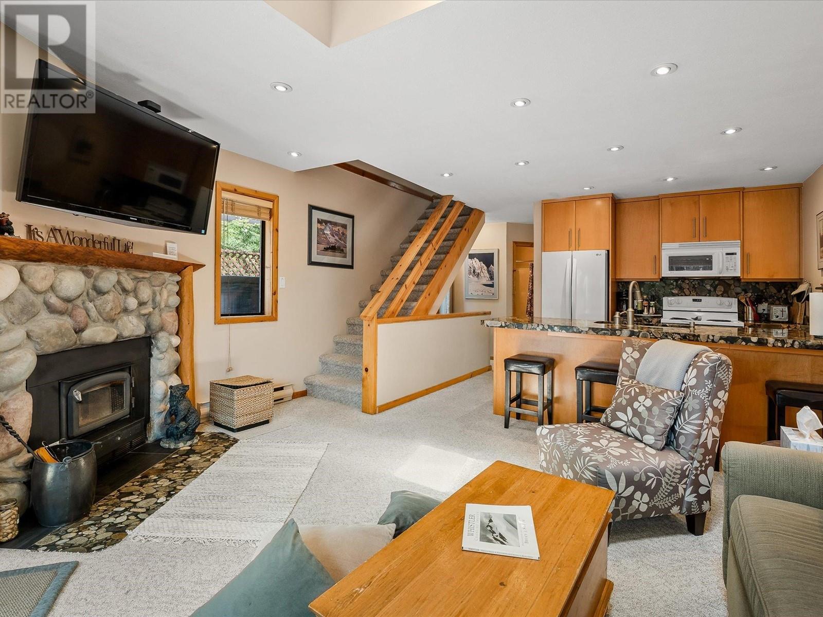 14 2014 London Lane, Whistler, British Columbia  V8E 0B6 - Photo 5 - R2837059