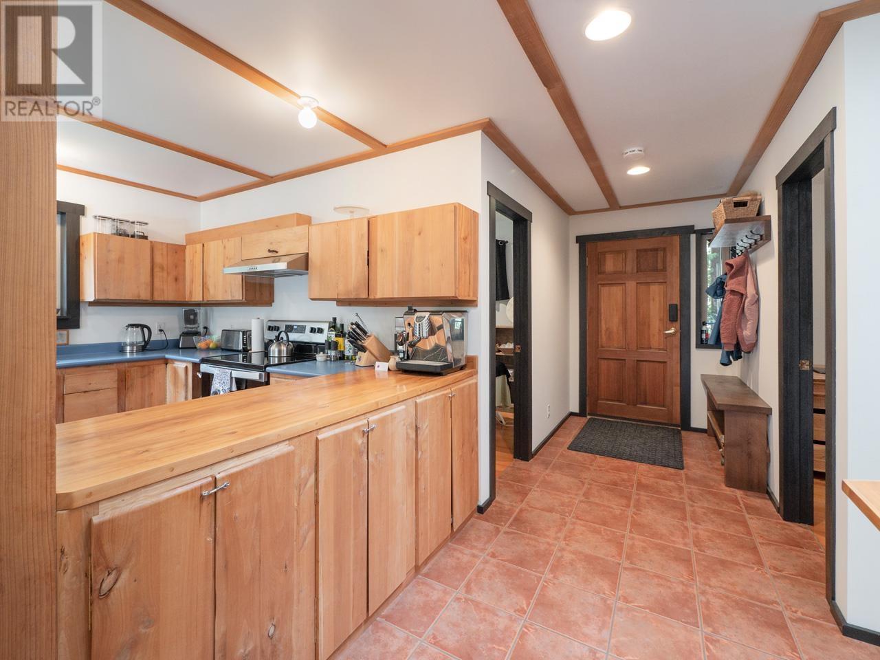833 Byng Road, Roberts Creek, British Columbia  V0N 2W6 - Photo 14 - R2837460