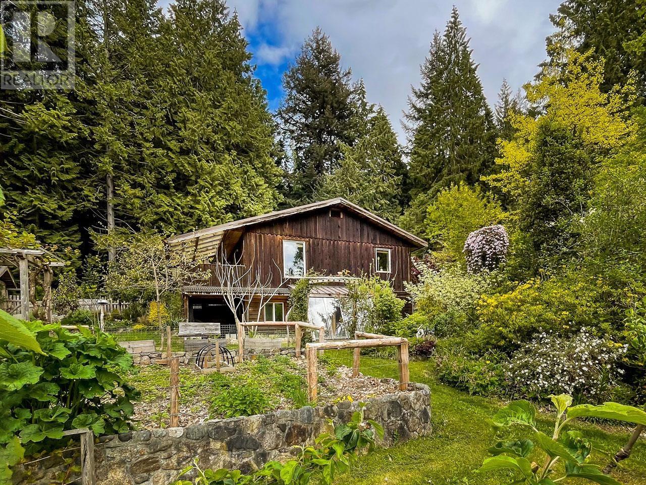 833 Byng Road, Roberts Creek, British Columbia  V0N 2W6 - Photo 32 - R2837460