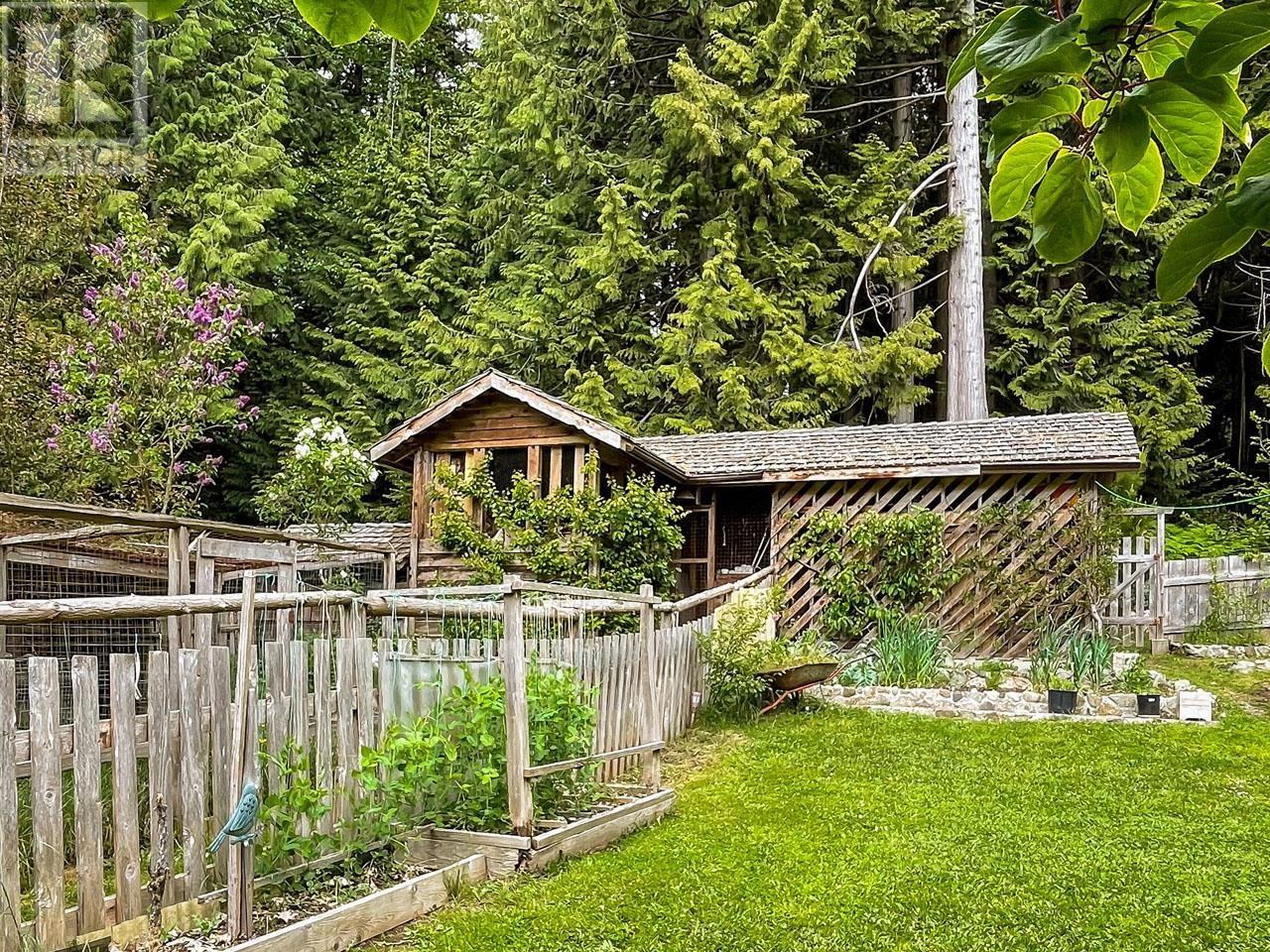 833 Byng Road, Roberts Creek, British Columbia  V0N 2W6 - Photo 36 - R2837460