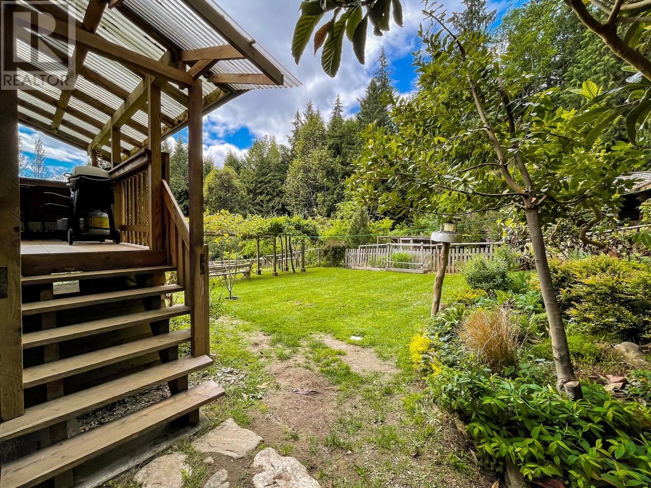 833 Byng Road, Roberts Creek, British Columbia  V0N 2W6 - Photo 38 - R2837460
