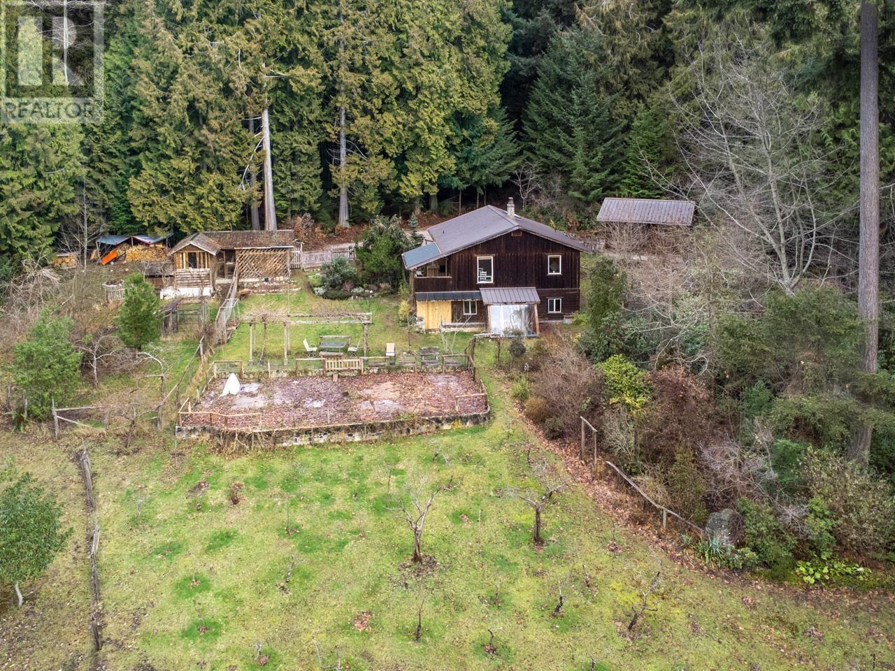 833 Byng Road, Roberts Creek, British Columbia  V0N 2W6 - Photo 4 - R2837460