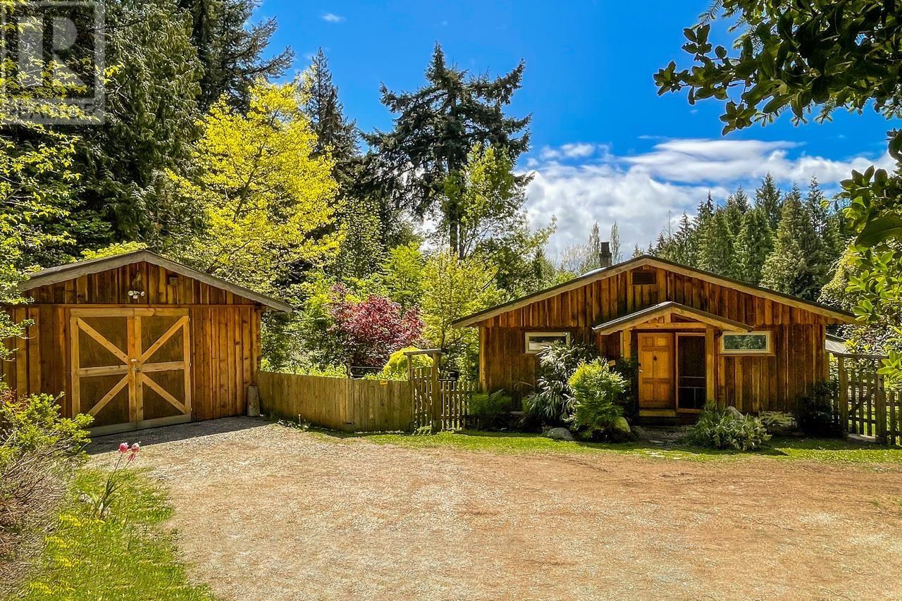 833 Byng Road, Roberts Creek, British Columbia  V0N 2W6 - Photo 5 - R2837460