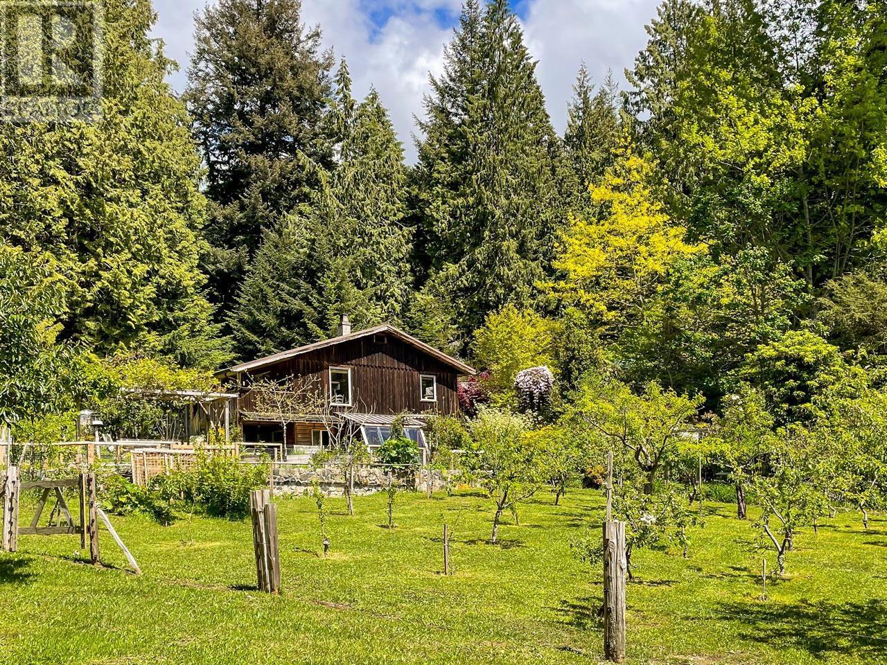 833 Byng Road, Roberts Creek, British Columbia  V0N 2W6 - Photo 6 - R2837460