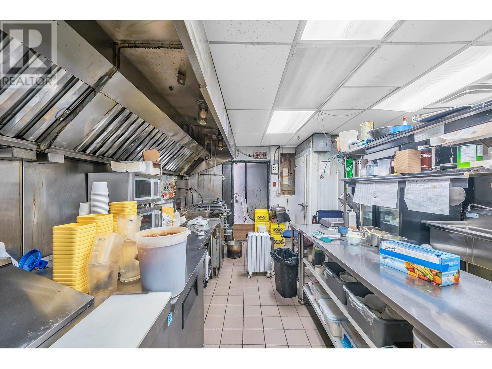 160 4200 No. 3 Road, Richmond, British Columbia  V6P 4Z7 - Photo 3 - C8056235