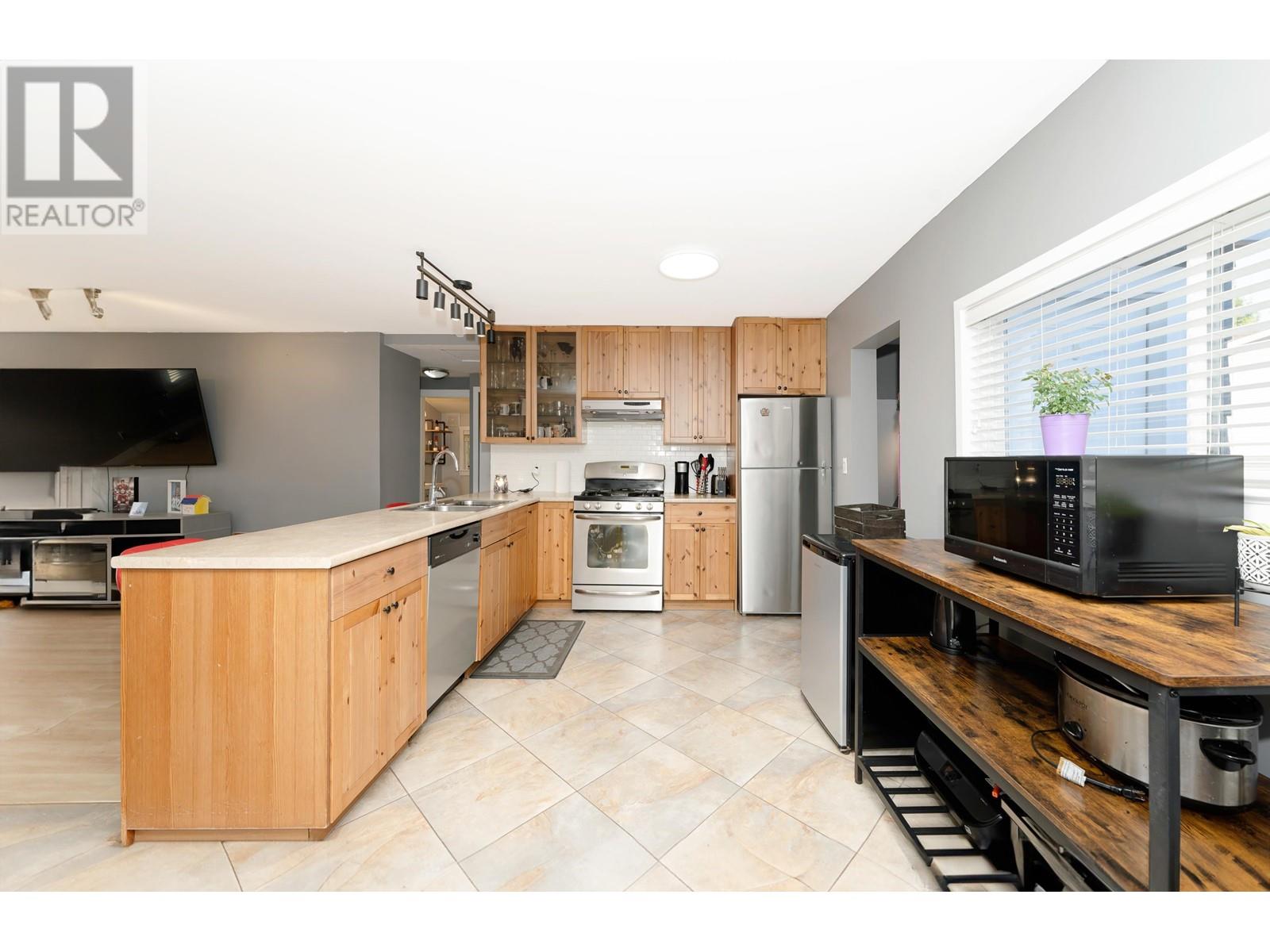 11641 212 Street, Maple Ridge, British Columbia  V2X 4Z6 - Photo 4 - R2829280