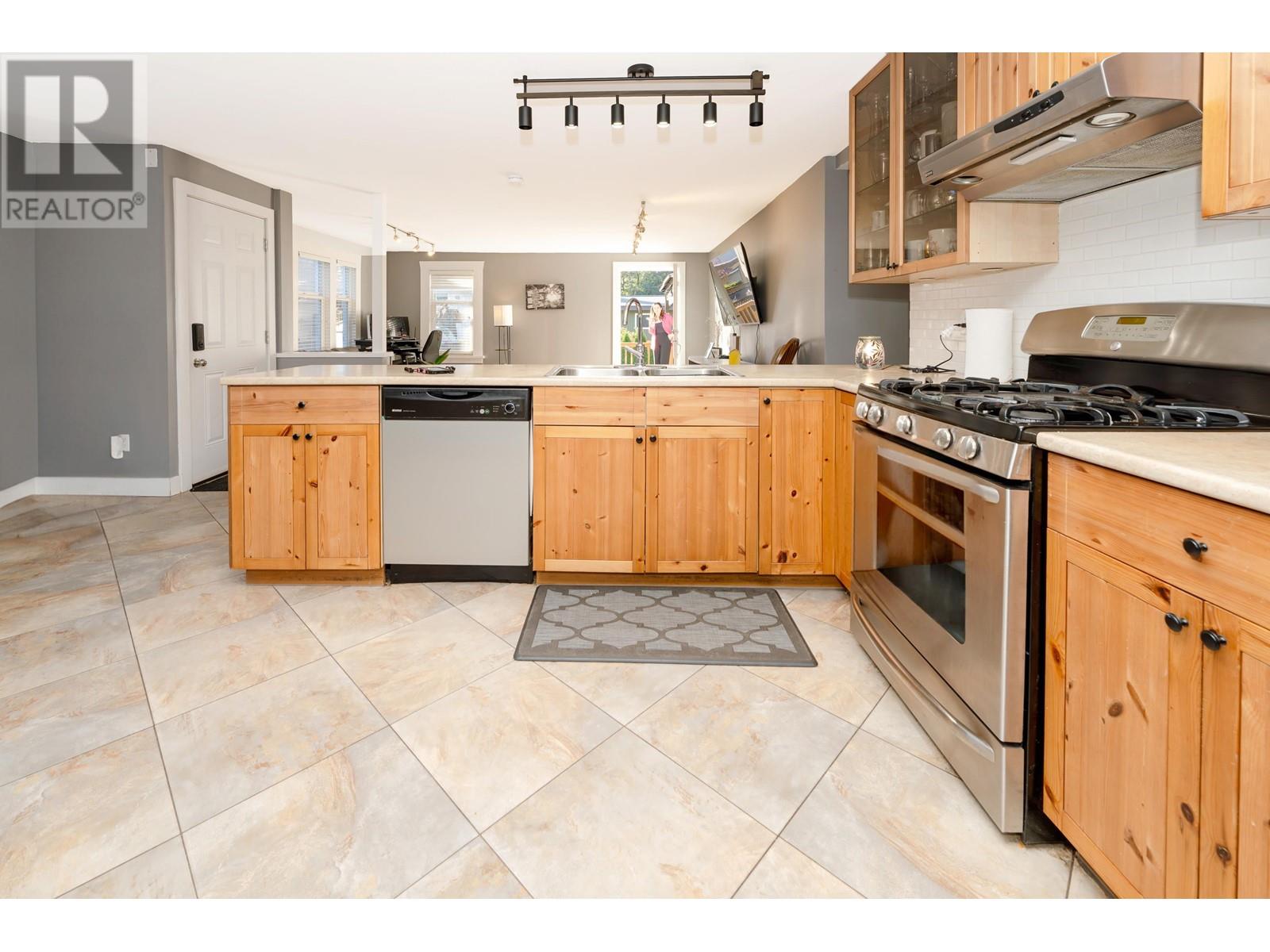 11641 212 Street, Maple Ridge, British Columbia  V2X 4Z6 - Photo 6 - R2829280