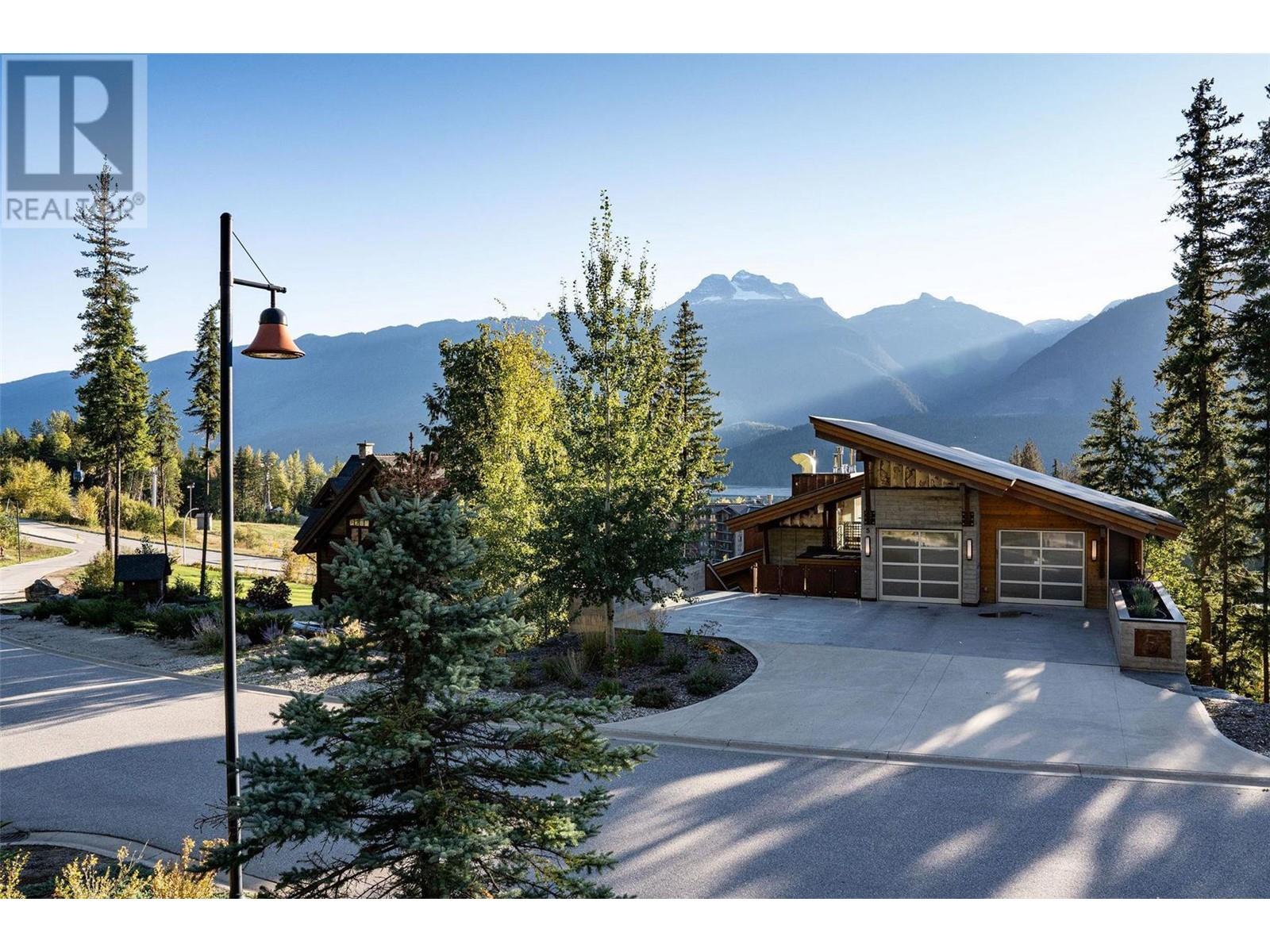 2080 Mackenzie Court Unit# 5 Revelstoke