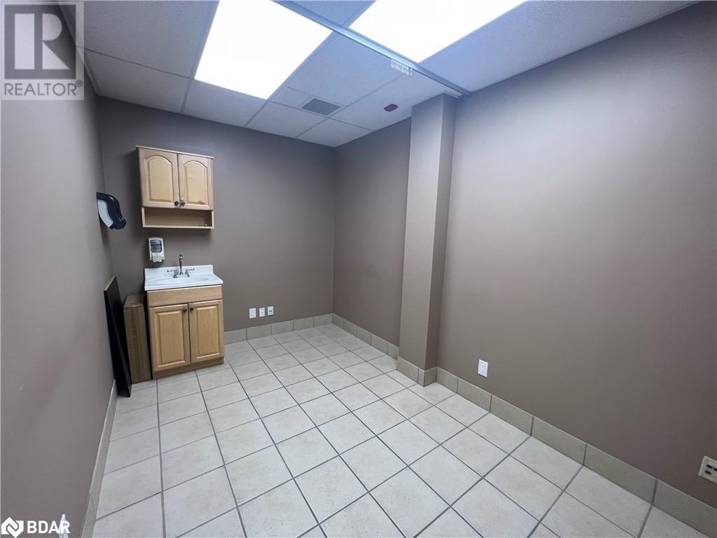 1 Quarry Ridge Road Unit# Ll6 & Ll7, Barrie, Ontario  L4M 7G1 - Photo 15 - 40319899