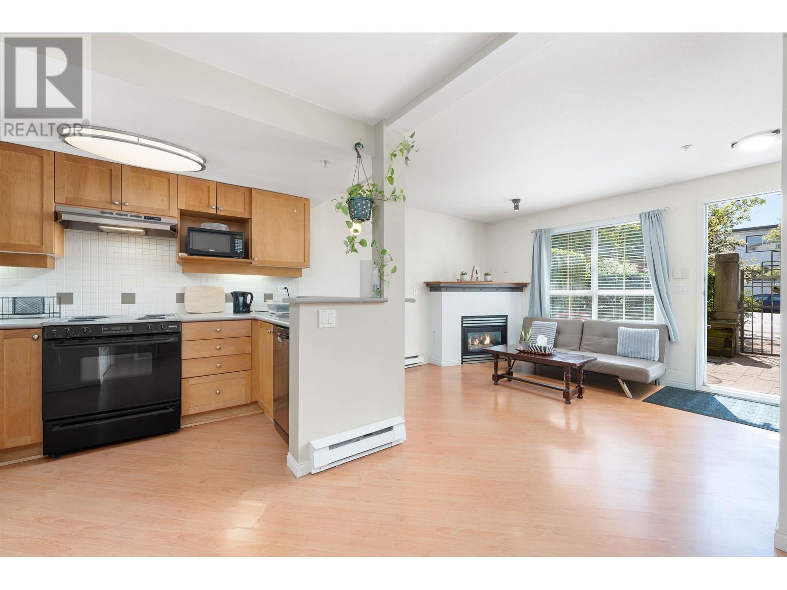 Listing Picture 4 of 12 : 1 2375 W BROADWAY, Vancouver / 溫哥華 - 魯藝地產 Yvonne Lu Group - MLS Medallion Club Member