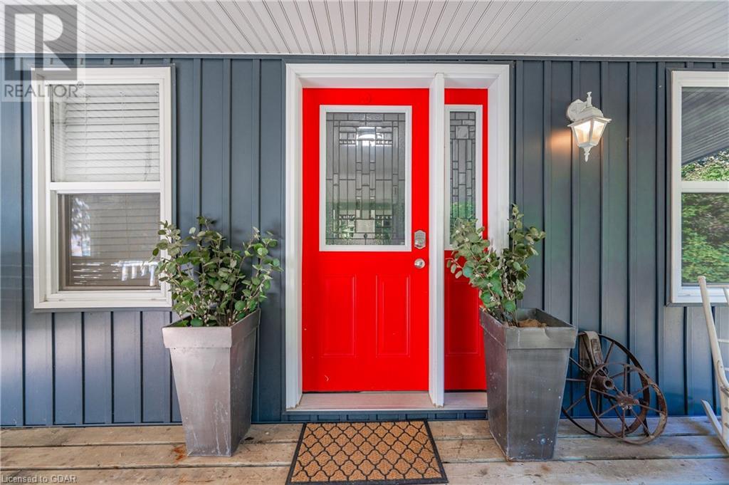 130 South Water Street, Mount Forest, Ontario N0G 2L3 (26305881) Beth