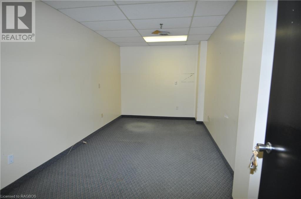 945 3rd Avenue E Unit# 215, Owen Sound, Ontario  N4K 2K8 - Photo 3 - 40522540