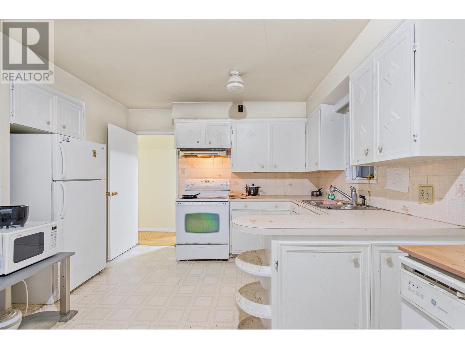 5365 Earles Street, Vancouver, British Columbia  V5R 3S2 - Photo 6 - R2838026