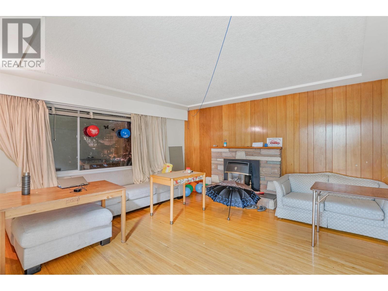 5365 Earles Street, Vancouver, British Columbia  V5R 3S2 - Photo 3 - R2838026