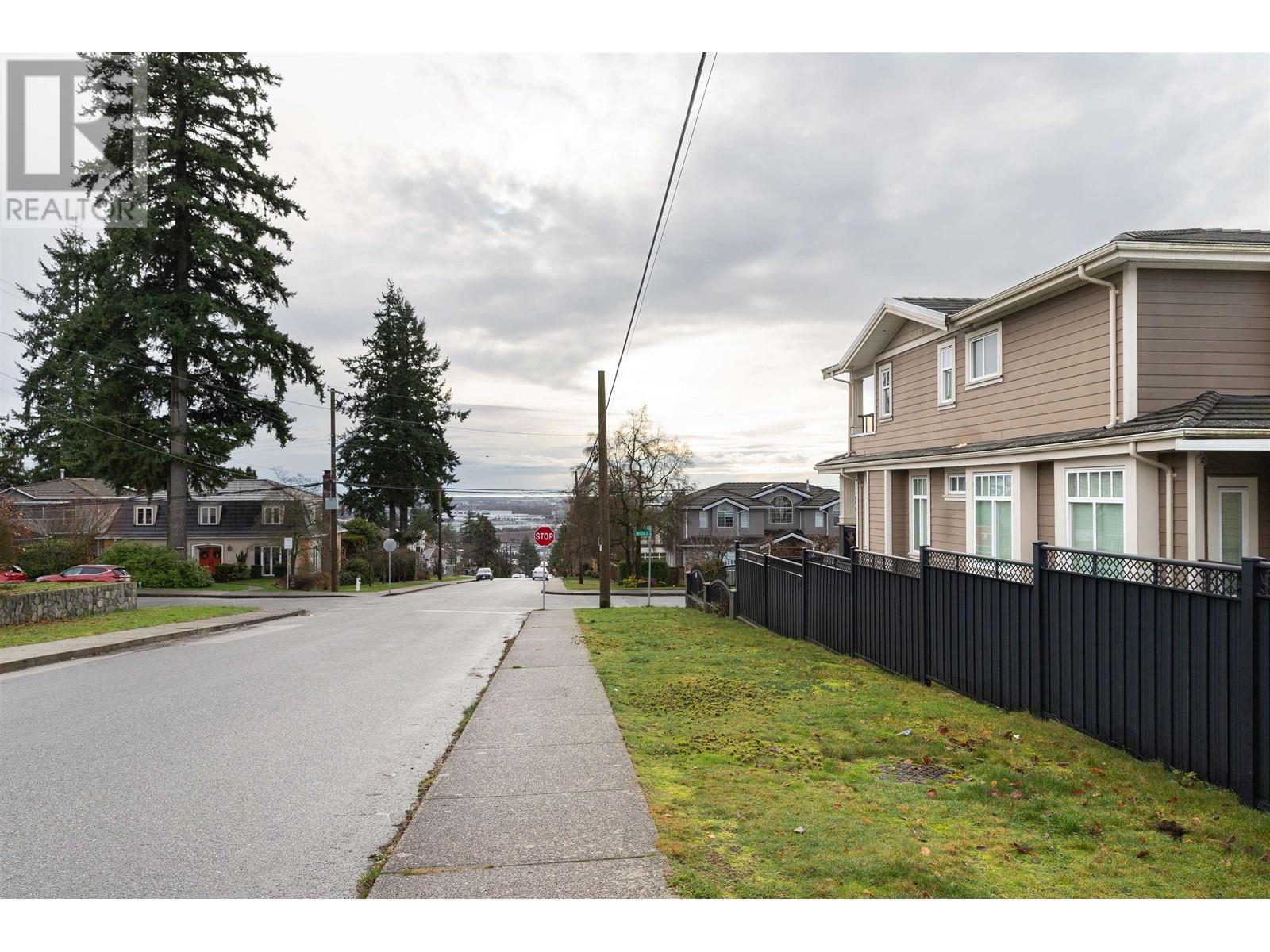 5891 Mckee Street, Burnaby, British Columbia  V5J 2V4 - Photo 3 - R2838244