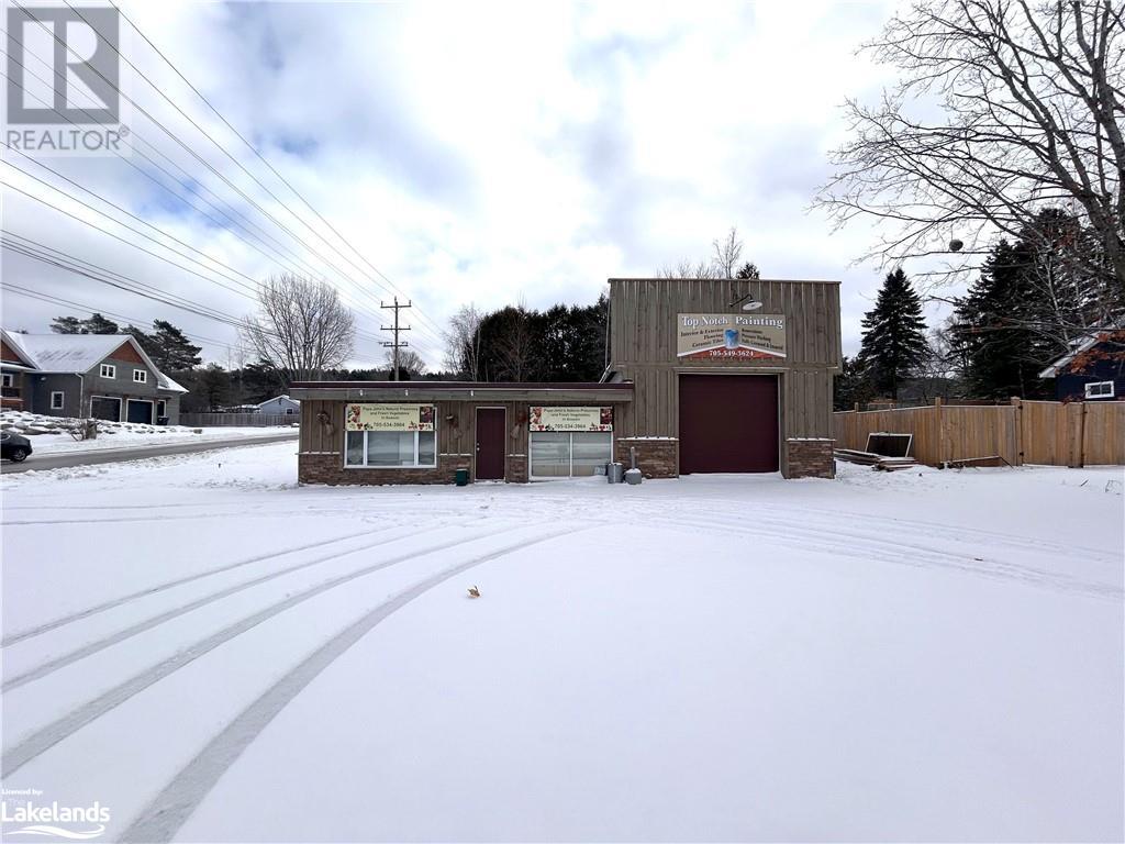 156 Robert Street, Penetanguishene, Ontario  L9M 1P8 - Photo 2 - 40523950