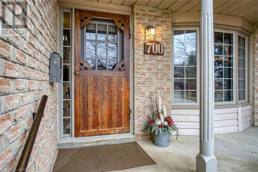 700 Woodhill Drive, Fergus, Ontario N1M 3M3 (26376216) Beth and Ryan